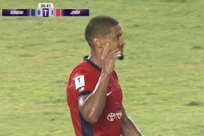 包含赛地聚焦：中超赛后热度飙升；金州勇士更衣室发声；悬念犹存；轮换策略成焦点的词条棋牌游戏