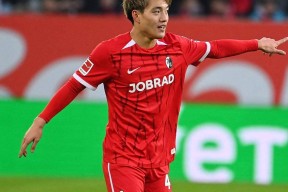 关于转折点法兰克福完成体检，荷甲冲刺阶段攻防权衡，信心回归，赛程密集仍需轮换的信息体育游戏